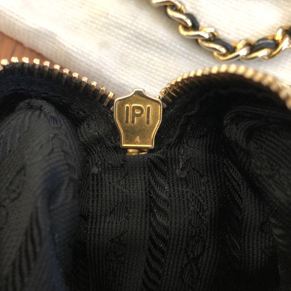 Auth Prada Tessuto Impuntu Nylon Quilted Crossbody - Picture 9 of 10